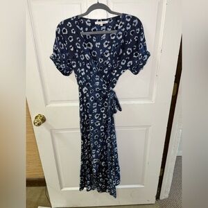 XiRENA Navy and White Patterned Midi Dress